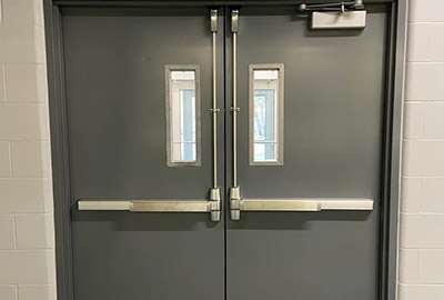Pair of commercial exit doors fitted with horizontal push bars